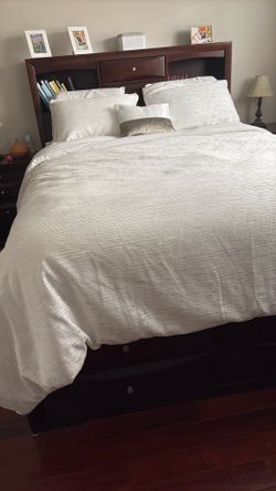 Complete Bedroom Set .