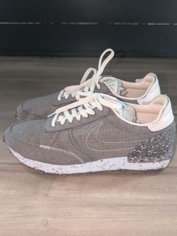 Nike Daybreak-Type Gray Sneakers