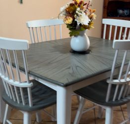 Dinning Table Like New