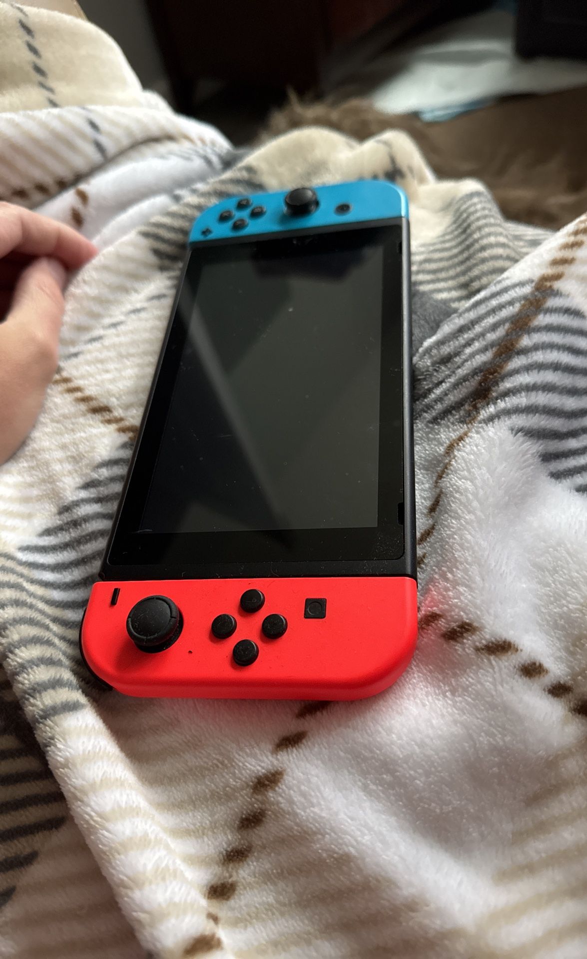 Nintendo Switch With 2 Pokémon Games And 4 Others Downloaded.