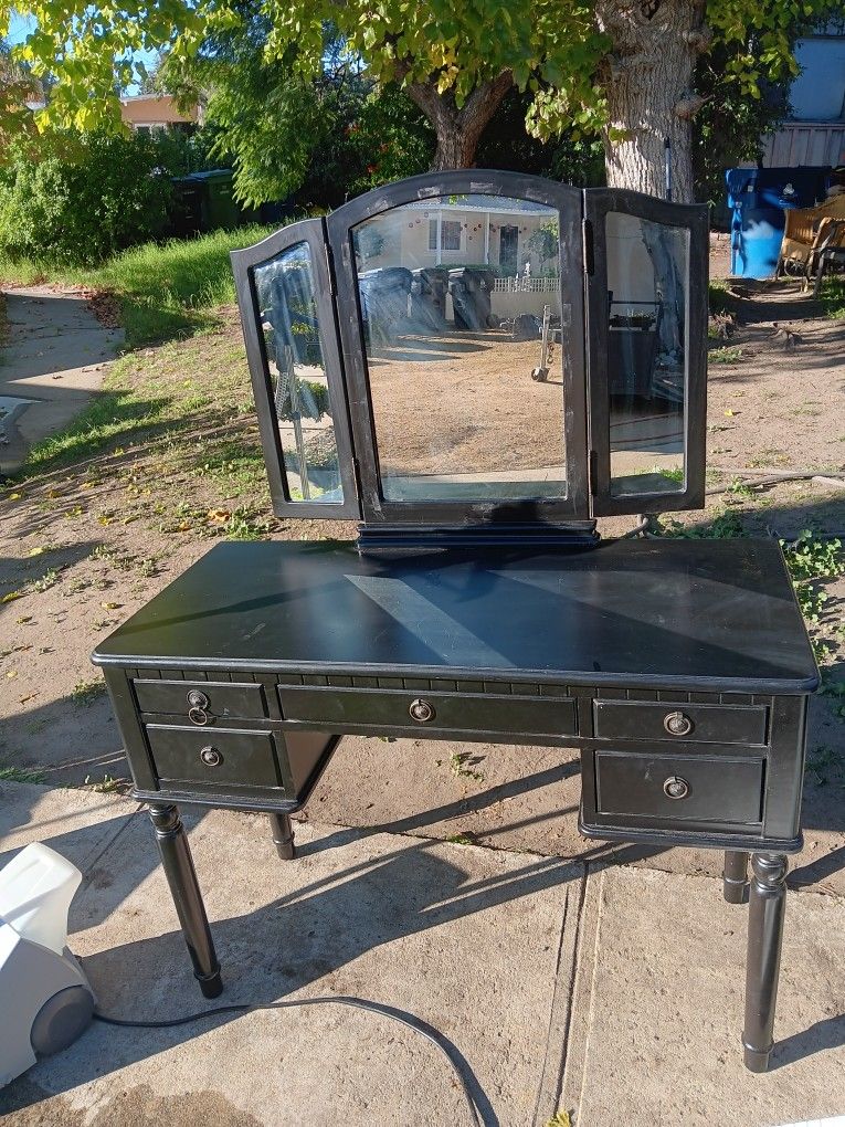 !! Vanity Desk