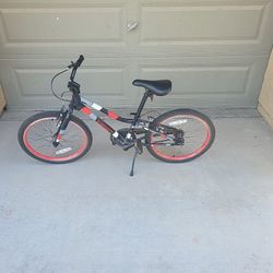17" Kids Bike (Needs (1) Tire Tube)