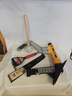 Bostitch BTFP12569 16ga 2" 2-in-1 Pneumatic Flooring Nailer w/ Hammer & 2 Trim Pullers B819218-5