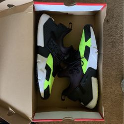 Nike Air Huarache  Volt
