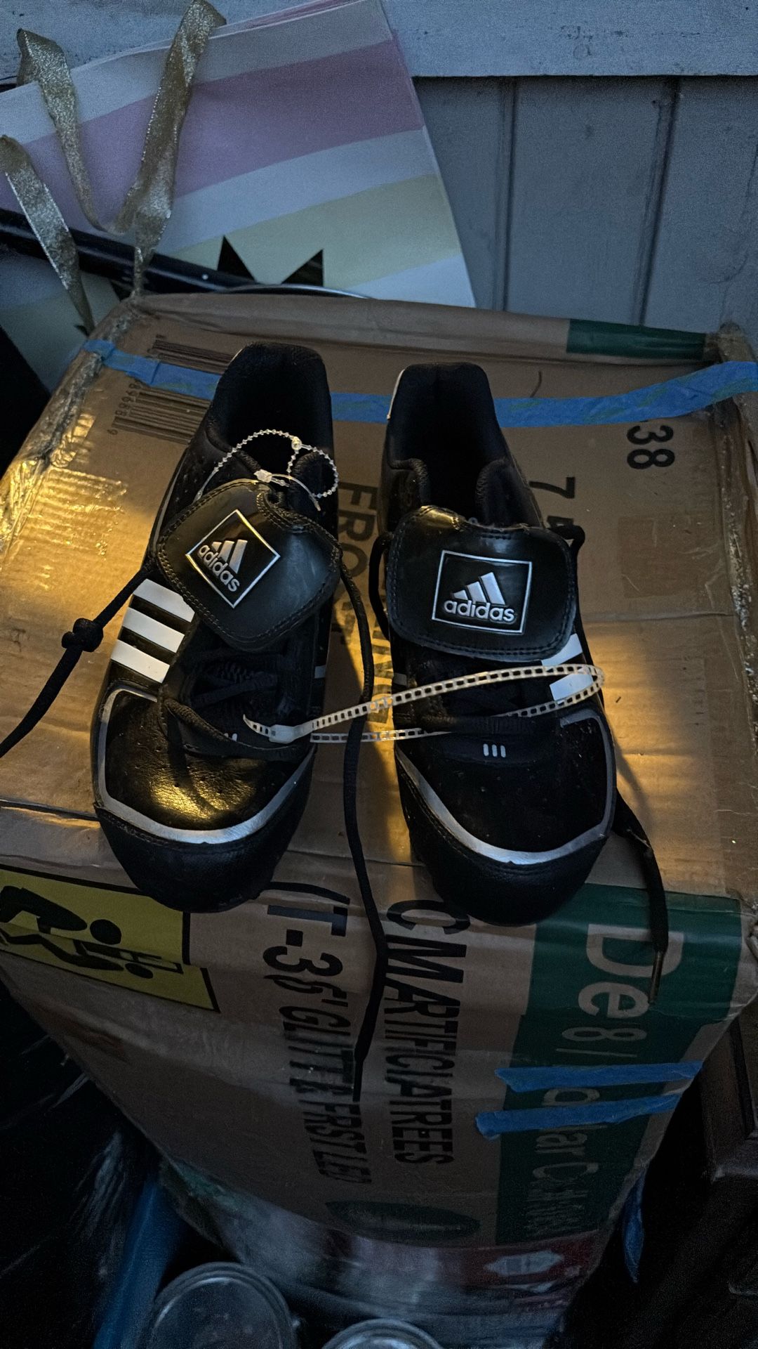 Unisex Soccer Cleats Size 6