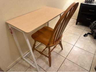 Solid Oak Windsor Chair | Farmhouse Dining Chair | Excellent Condition | $40 OBO
