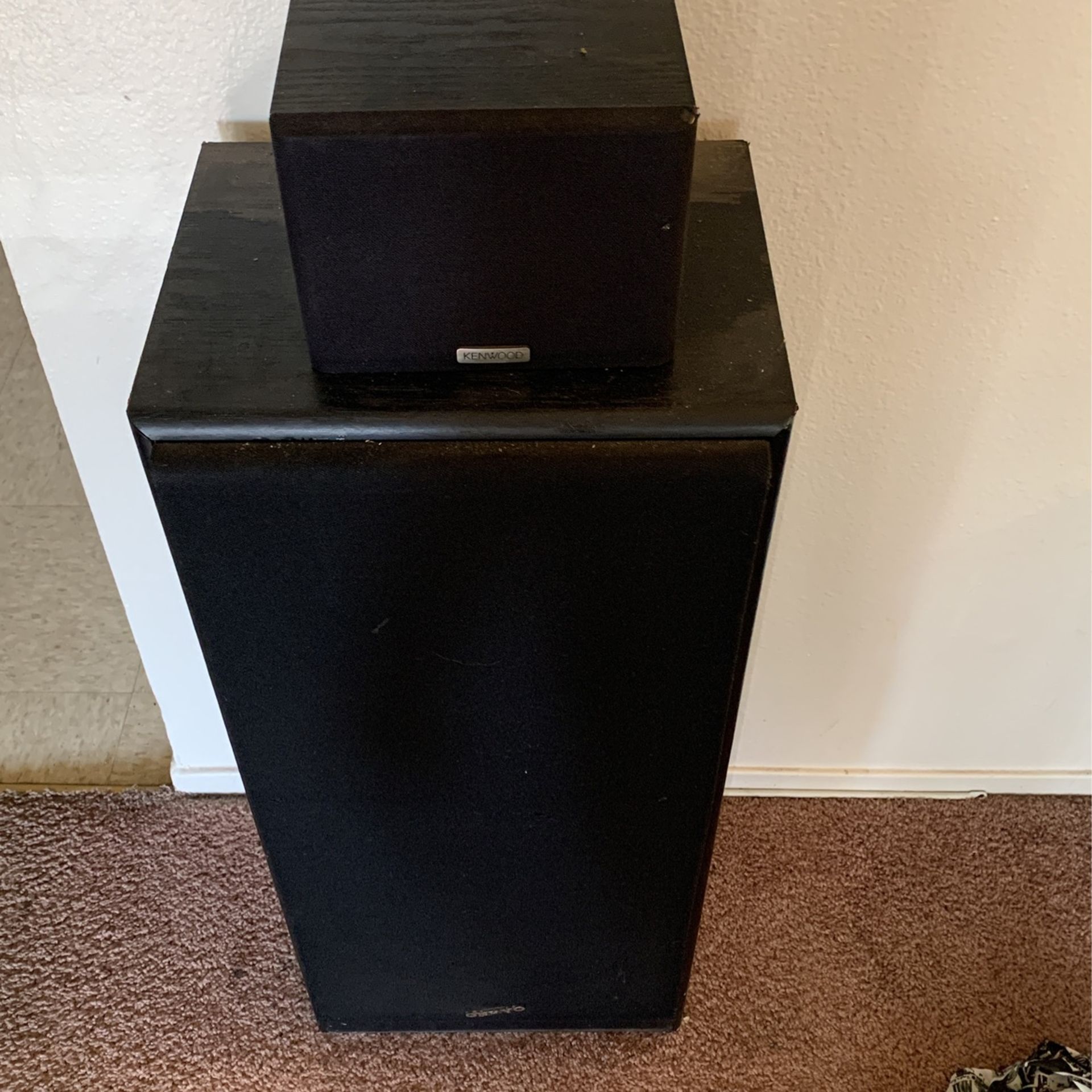 2 Surround Sound Speakers Onkyo