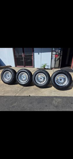 17" FALCON w/ 33" RT tires