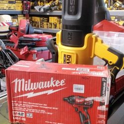 MILWAUKEE  M12 1/4" HEX SCREWDRIVER KIT 