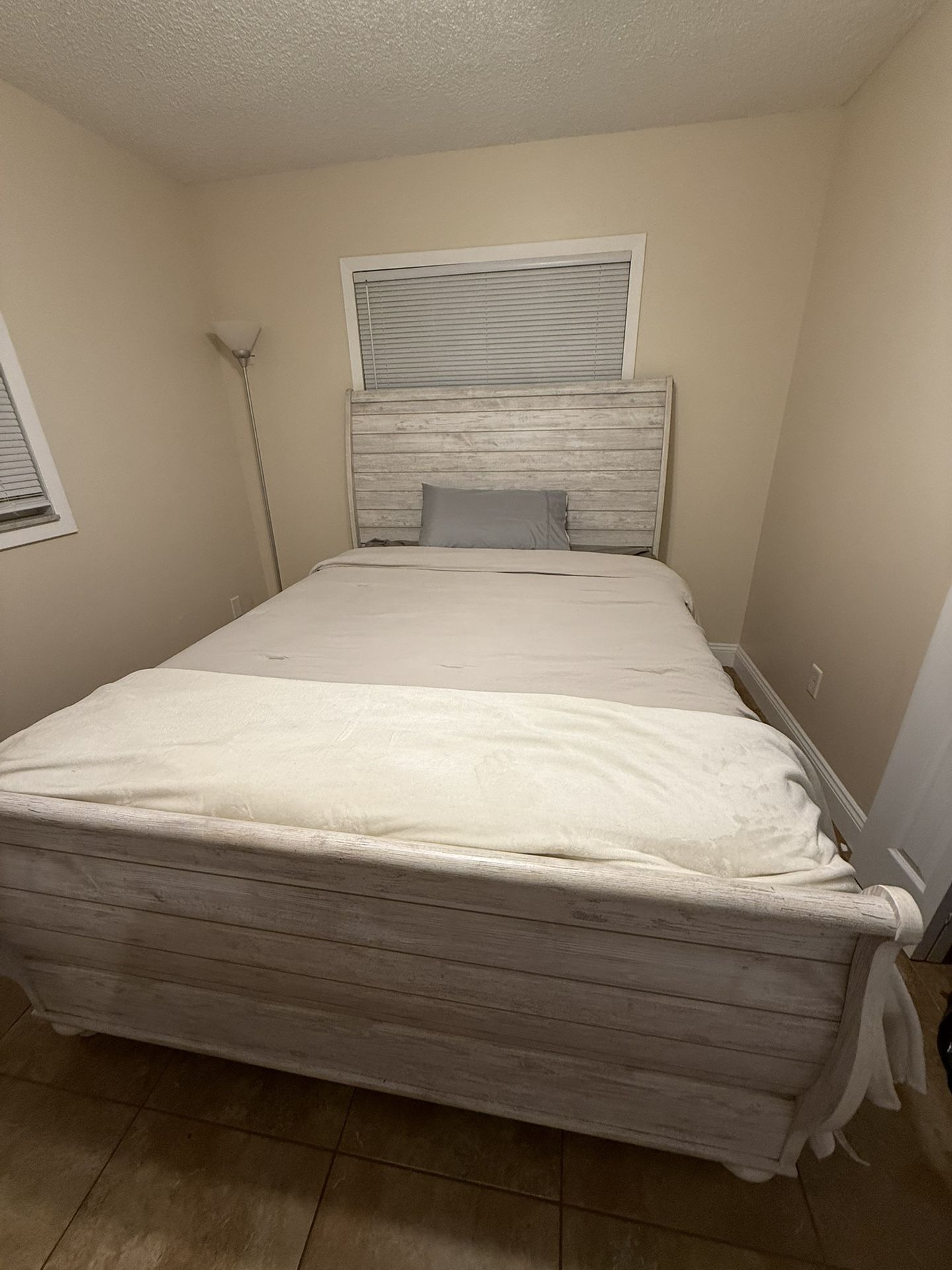Bed Frame, Queen Mattress & Dresser Ashley Furniture