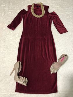 Vestido talla Médium color guindo ❗️SOLO VESTIDO strech ❗️👉No Zapatos No Collar