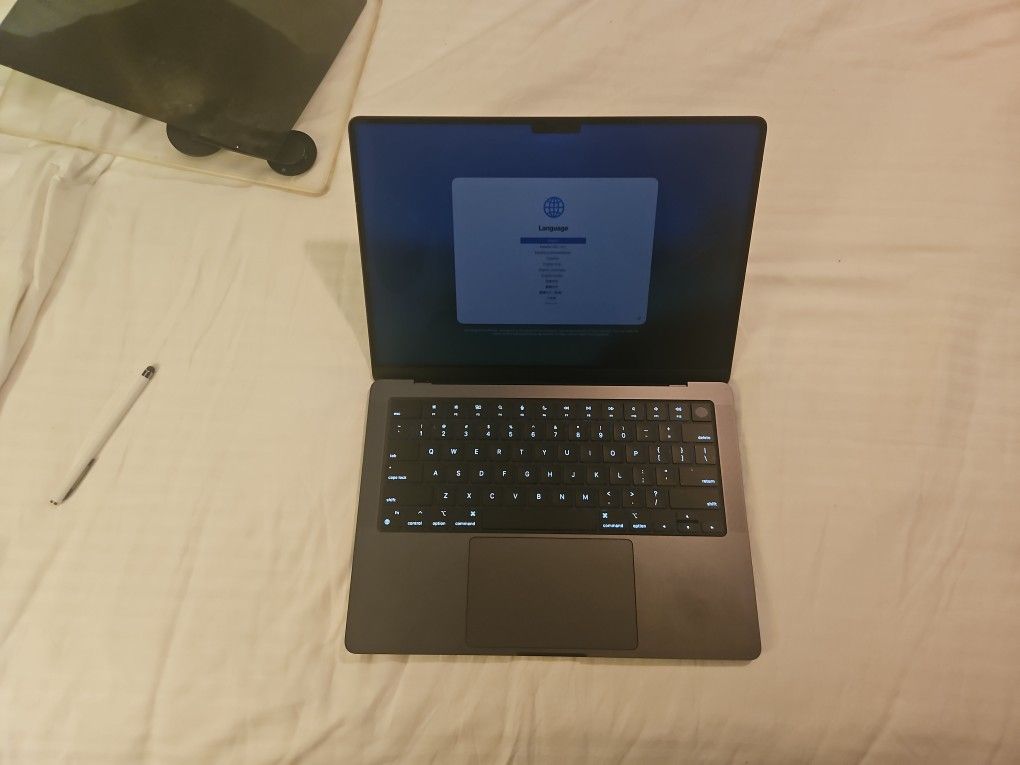 Near-Mint Condition 14" Macbook Pro M3 Pro, 18gb Ram. 512gb Storage