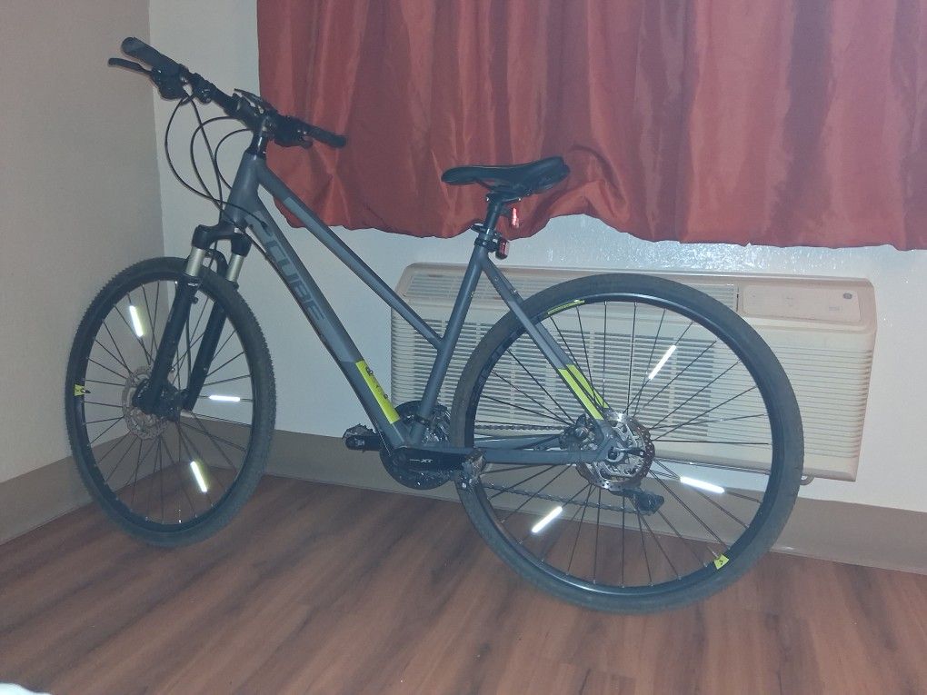 Cube Nature Pro 2022 Hybrid  700 C Woman's Bike 