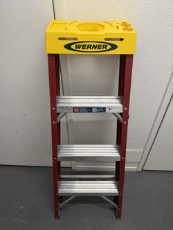 Brand New FS204P2025 4-ft ( 8-ft Reach Height ) Fiberglass Type 2 - 225 lbs. Load Capacity Step ladder 