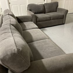 Like New Gray Jonathan Louis Couch And Loveseat 