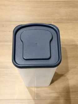 🍞 Rubbermaid Bread Keeper – Airtight Food Storage Container (Open Box, Never Used)