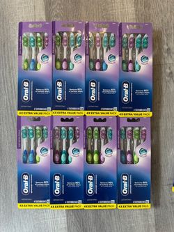 Oral-B 3D White Vivid Manual Toothbrushes - Soft Bristles - 4ct