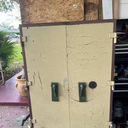 Old Safe Does Not Lock
