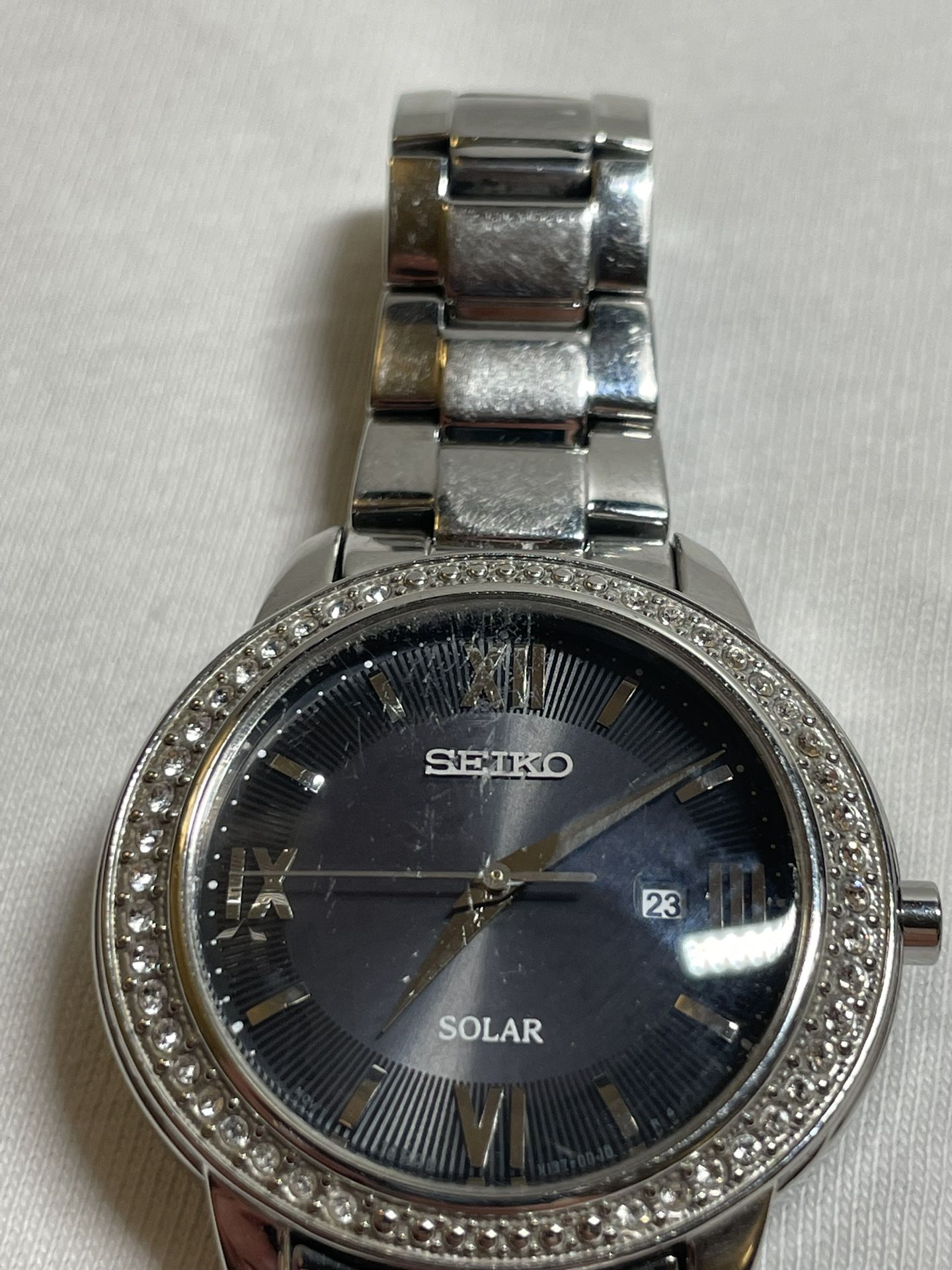 Seiko Women's Solar Watch – V137-0BS0 – Black Dial with Crystal Bezel – Works