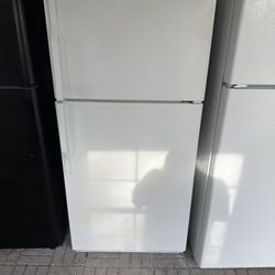 ❤️HAS ICE MAKER😘EXCELLENT RUNNING WHITE FRIDGE😍WILL DELIVERY FOR FEE😻🎊RUNS LIKE BRAND NEW🎉NO ISSUES WITH IT🇺🇸ITS BEEN CLEANED IN & OUT⚜️IN MARR