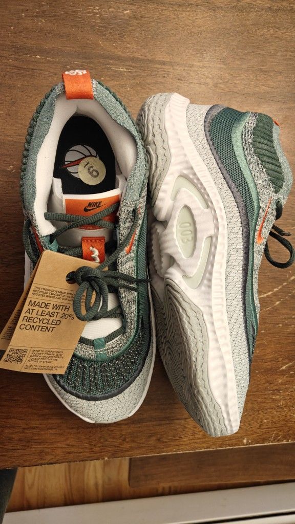 Nike Cosmic 3 Size 9