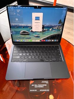 MacBook Air M2 Chip 8GB RAM 256SSD! 90 Day warranty! We offer financing.