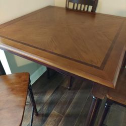 Table / Chairs