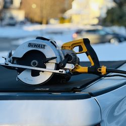 DEWALT 15 amp 7-1/4" WORM DRIVE CIRCULAR SAW WITH ELECTRIC BRAKE