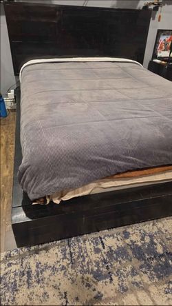 Queen size bedroom set
