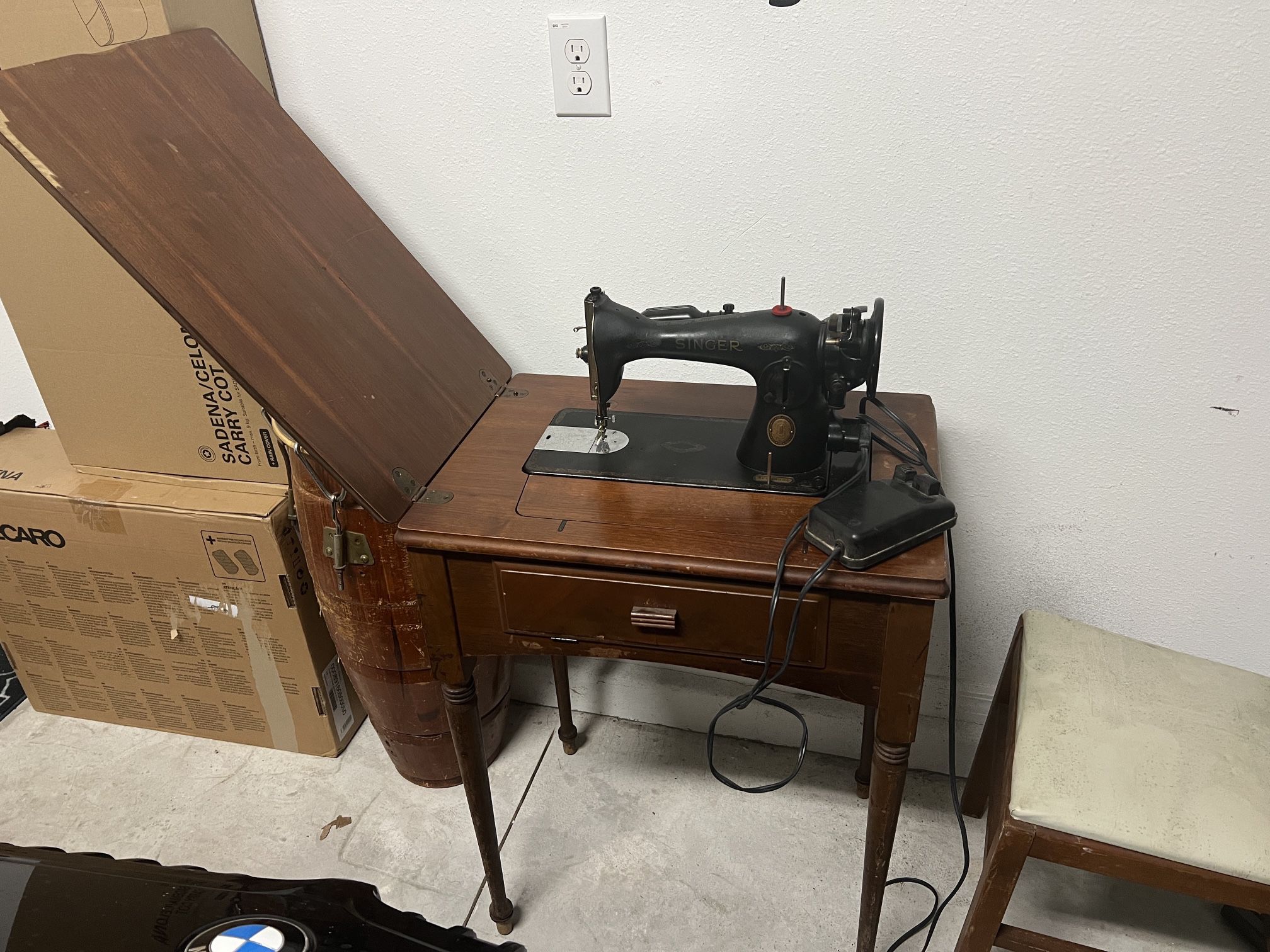 1950s Singer elecric sewing machine W/table&chair
