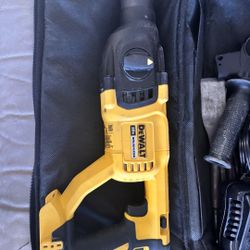 Dewalt Brushless Hammer Drill 20v With Charger, Battery And 5 Chipping Hammer Attachments 