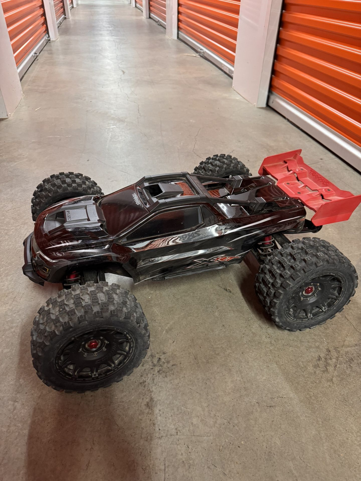 Traxxas XRT 8S 4WD Brushless RTR Monster Truck Combo w/4S 6700mAh & Dual Charger