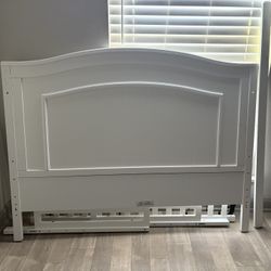 Brand New Crib No Mattress Oxford Brand 