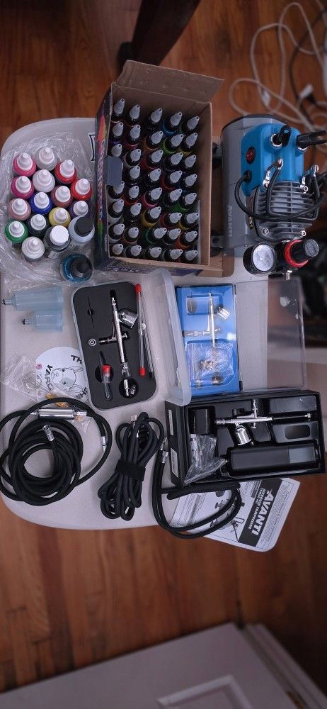 Airbrush Set 2 New Air Brush 1 Used 1 Brand New Compressor All Paint Unopened 1 Portable Handheld Airbrush With Batteries Cleaning