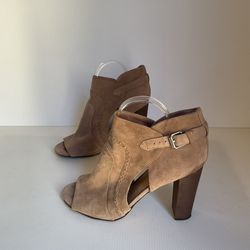 Vince Camuto Suede Peep Toe Booties Heels Tan Cutout 8.5M Western Buckle Sandals