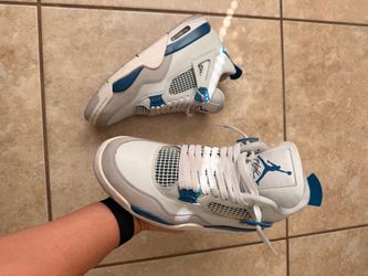 Air Jordan 4 Retro Military Blue Sneakers
