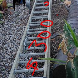 AEscalera de  fibra de vidrio de extinción de 28ft. $300.00,está en muy ,muy buen estado.