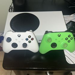 Xbox series s (use only 6 months)