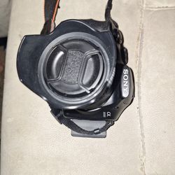 SONY A 3000 CAMERA AND SONY LENS