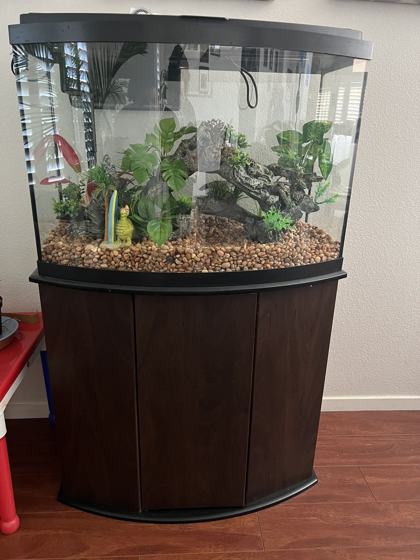 32 Gallon Fish Tank With Decor, Filter, And Care & Cleaning Supplies