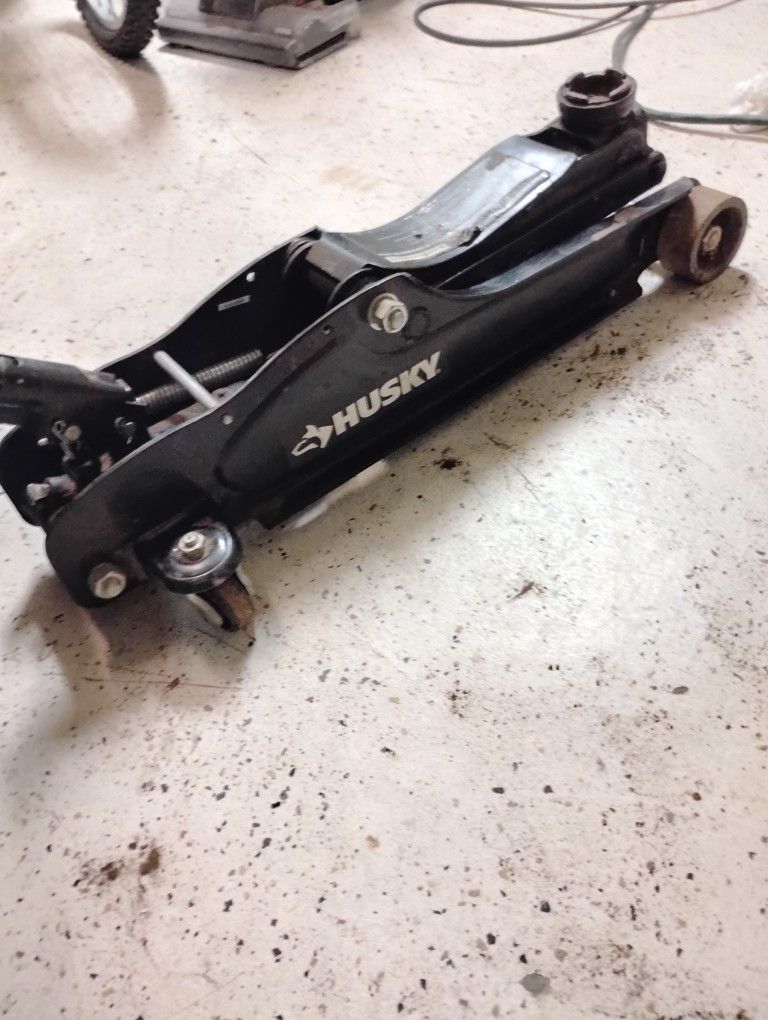 Husky power Jack 2 1/2 ton