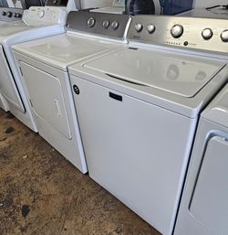 MAYTAG WASHER AND DRYER SET.