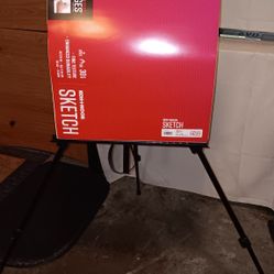 Sketch Stand With Sketch Paper Tables 