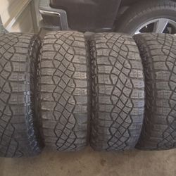 Set de 4 Llantas LT275 65 18 Good Year 