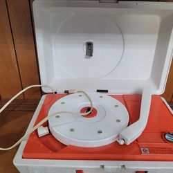 Vintage working General Electric Portable Vinyl Record Player