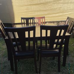 Dining Table/ Comedor 