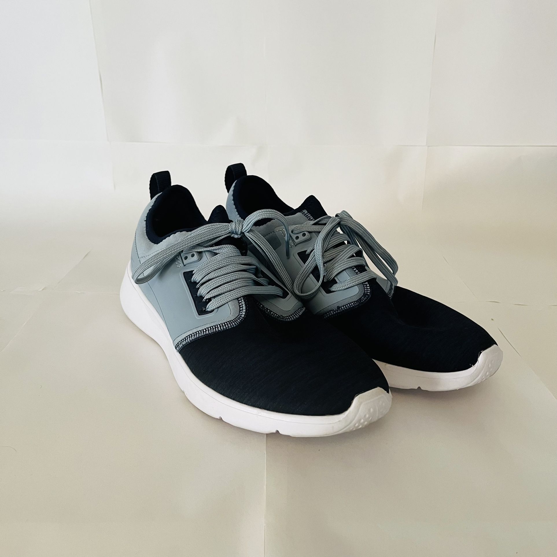 Reebok Size 11.5 Tennis Shoes Used Only Once