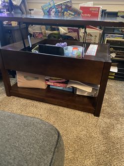 Lift Up Coffee Table $60