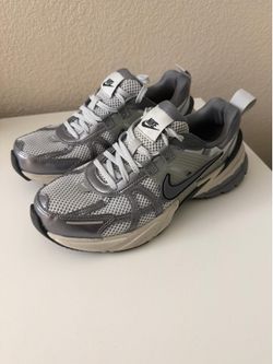 Nike V2K run Pure Platinum/Wolf Grey/Cool Grey