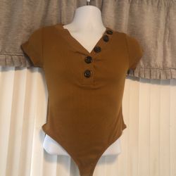 Derek🖤Heart Off Shoulder Mustard Yellow Button Bodysuit Size Small